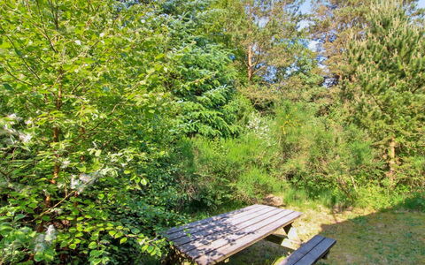 Arlett - 950M from the Sea: Herbe, Vert, Maison, Chalet, Prairie, Zone Rurale, Écorégion, Paysage, Lot Terre, Arbuste