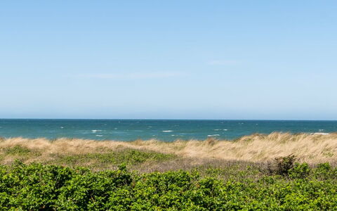 Minka - 58M from the Sea: Ciel, Bleu, L'Eau, Ressources En Eau, Jour, Plan D'Eau, Horizon, Vert, Végétation