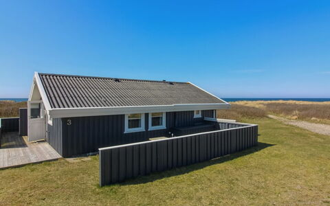 Minka - 58M from the Sea: Toit, Chalet, Domicile, Ombre, Siding, Ferme, Porche, Structure En Plein Air, Batiments Jardin