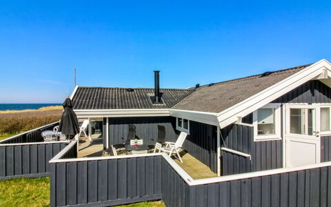Minka - 58M from the Sea: Toit, Chalet, Domicile, Ombre, Siding, Ferme, Porche, Structure En Plein Air, Batiments Jardin