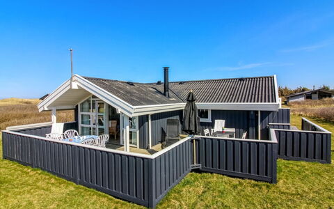 Minka - 58M from the Sea: Toit, Chalet, Domicile, Ombre, Siding, Ferme, Porche, Structure En Plein Air, Batiments Jardin