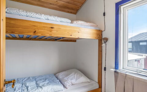 Nikoletta - 50M from the Sea: Bois, Chambre, Lit Superposé, Lit, Plafond, Sol, Literie, Cadre De Lit, Tache De Bois, Drap De Lit