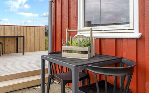 Nikoletta - 50M from the Sea: Meubles, Mobilier De Jardin, Vaisselle, Table, Drinkware, Chaise, Tableau De Plein Air, Aliments, Bouteille