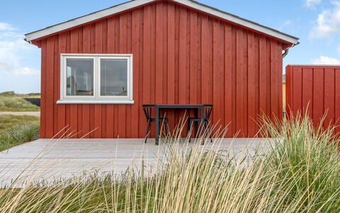 Nikoletta - 50M from the Sea: Meubles, Mobilier De Jardin, Vaisselle, Table, Drinkware, Chaise, Tableau De Plein Air, Aliments, Bouteille