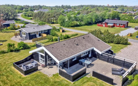 Apelone - 800M from the Sea: Meubles, Design Intérieur, Sol, Bois, Sol, Plafond, Parquet, Chaise, Table, Éclairage