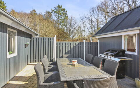 Fridhild - 875M from the Sea: Meubles, Design Intérieur, Sol, Bois, Sol, Plafond, Parquet, Chaise, Table, Éclairage