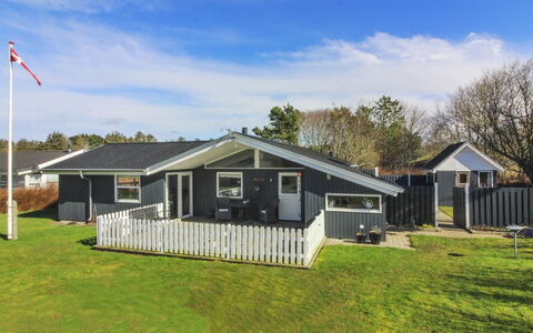 Fridhild - 875M from the Sea: Maison, Zone Résidentielle, Domicile, Toit, Établissements Humains, Chalet, Siding, Biens, Banlieue, Pelouse