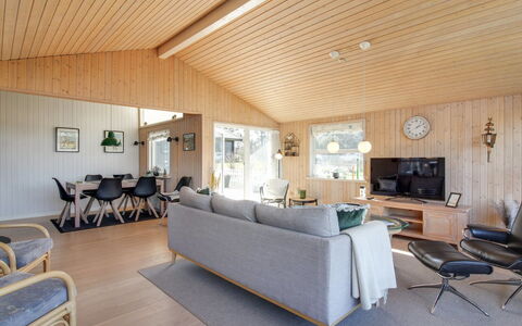 Fridhild - 875M from the Sea: Bois, Sol, Sol, Plafond, Design Intérieur, Domicile, Parquet, Salon, Dur, Tache De Bois
