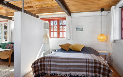 Bedri - 100M from the Sea: Meubles, Design Intérieur, Sol, Mur, Sol, Bois, Plafond, Chambre, Lit, Pièce