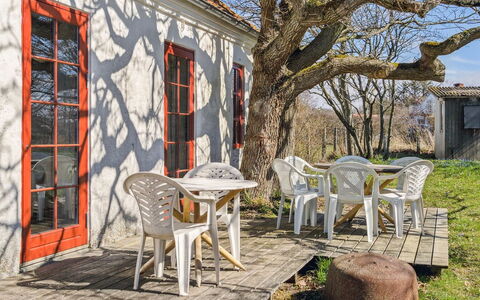 Natalija - 100M from the Sea: Domicile, Toit, Maison, Chalet, Biens, Porte, Porche, Siding, Ferme, Ombre