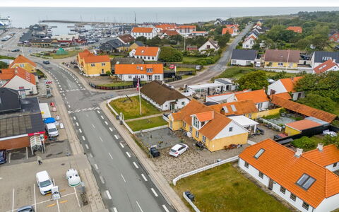 Natalija - 100M from the Sea: Domicile, Toit, Maison, Chalet, Biens, Porte, Porche, Siding, Ferme, Ombre