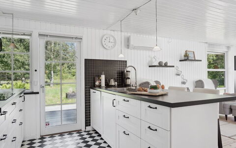Adser - 600M from the Sea: Cuisine, Comptoir, Cabinetry, Appareil De Cuisine, Tiroir, Robinet, Cuisinière, Placard