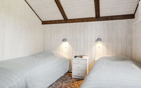 Irlin - 600M from the Sea: Mur, Sol, Sol, Bois, Plafond, Design Intérieur, Chambre, Pièce, Lit, Parquet