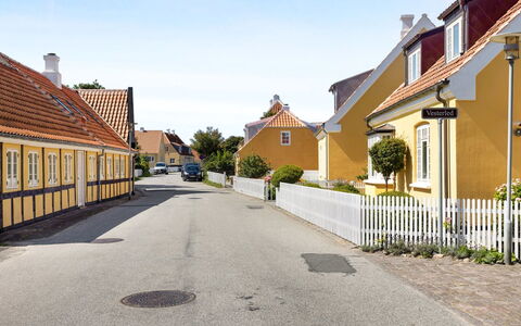 Karmen - 100M from the Sea: Toit, Domicile, Chalet, Biens, Mobilier De Jardin, Cour, Tableau De Plein Air, Cour, Arrière-Cour, Villa