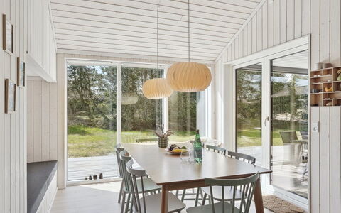 Erke - 500M from the Sea: Bois, Sol, Design Intérieur, Plafond, Sol, Meubles, Table Cuisine Et Salle A Manger, Salle À Manger, Parquet, Domicile