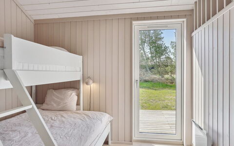 Erke - 500M from the Sea: Bois, Sol, Sol, Chambre, Plafond, Design Intérieur, Domicile, Lit, Dur, Planche