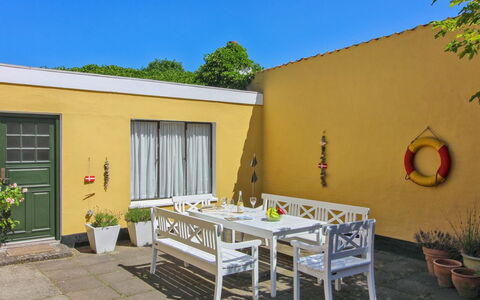 Svenger - 350M from the Sea: Meubles, Design Intérieur, Sol, Bois, Sol, Plafond, Parquet, Chaise, Table, Éclairage