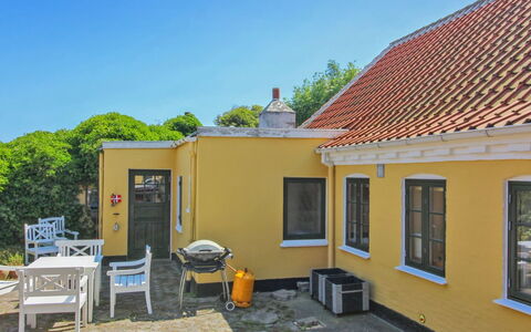Svenger - 350M from the Sea: Meubles, Design Intérieur, Sol, Bois, Sol, Plafond, Parquet, Chaise, Table, Éclairage