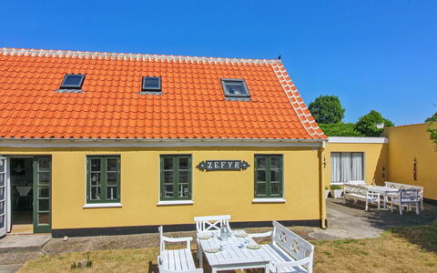 Svenger - 350M from the Sea: Meubles, Design Intérieur, Sol, Bois, Sol, Plafond, Parquet, Chaise, Table, Éclairage