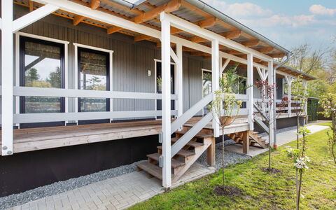 Wingst 100: Propriété, Plante, Nuage, Bois, Bâtiment, Ombre, Lot Terre, Ciel, Chalet, Siding