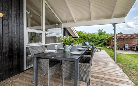 Asko - 350M from the Sea: Meubles, Design Intérieur, Sol, Bois, Sol, Plafond, Parquet, Chaise, Table, Éclairage