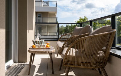 Cancale 160: Meubles, Propriété, Ciel, Nuage, Plante, Table, Bâtiment, Pot De Fleur, Mobilier De Jardin, Tableau De Plein Air