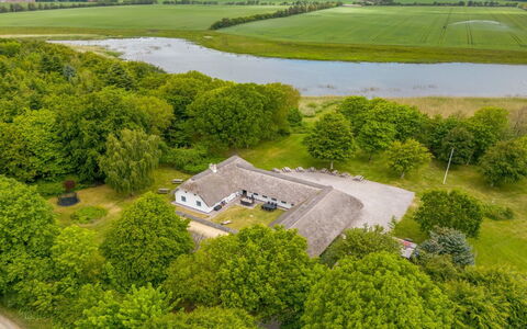 Tatiane - 10Km from the Sea: Toit, Maison, Domicile, Chalet, Siding, Biens, Allée, Batiments Jardin, Cour, Cabanon