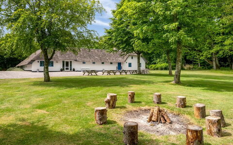 Tatiane - 10Km from the Sea: Toit, Maison, Domicile, Chalet, Siding, Biens, Allée, Batiments Jardin, Cour, Cabanon