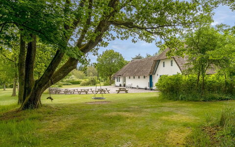 Tatiane - 10Km from the Sea: Toit, Maison, Domicile, Chalet, Siding, Biens, Allée, Batiments Jardin, Cour, Cabanon