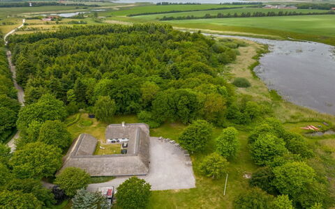 Tatiane - 10Km from the Sea: Toit, Maison, Domicile, Chalet, Siding, Biens, Allée, Batiments Jardin, Cour, Cabanon