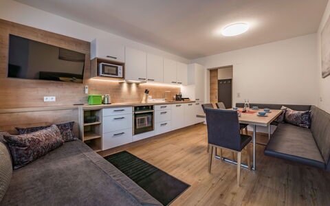 Hippach 500: Cabinetry, Meubles, Comptoir, Bâtiment, Bois, Tiroir, Cuisine, Design Intérieur, Confort, Tache De Bois