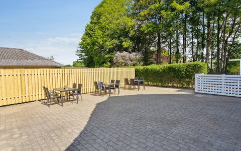 Essie - 20Km from the Sea: Domicile, Chalet, Porche, Dur, Siding, Plate-Forme, Ombre, Planche, Biens, Batiments Jardin