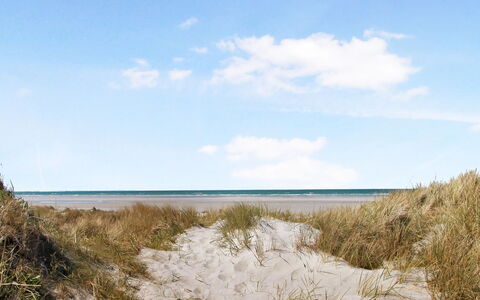 Matild - 800M from the Sea: Bois, Domicile, Porche, Plate-Forme, Dur, Toit, Tache De Bois, Parquet, Eco Hôtel