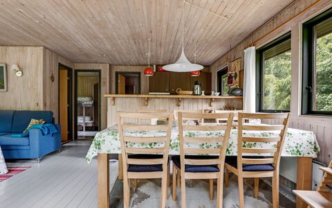 Matild - 800M from the Sea: Bois, Domicile, Porche, Plate-Forme, Dur, Toit, Tache De Bois, Parquet, Eco Hôtel