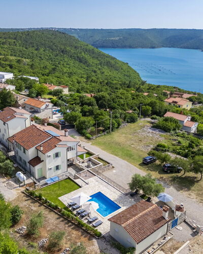 Villa Dina