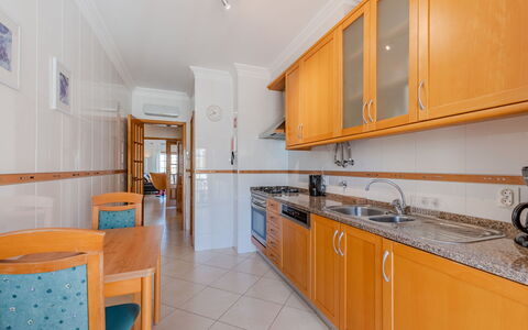 Sunny Beach Casa-M: Bois, Sol, Sol, Appartement, Tache De Bois, Dur, Vernis, Parquet, Cuisine, Cabinetry