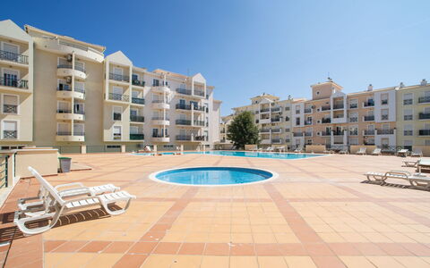 Sunny Beach Casa-M: Bâtiment, Ciel, Propriété, L'Eau, Fenêtre, Bleu Azur, Design Urbain, Plante, Condominium, Bloc Tour