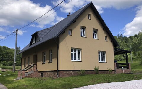 Rudnik 10: Nuage, Ciel, Bâtiment, Propriété, Fenêtre, Plante, Maison, Arbre, Lot Terre, Chalet