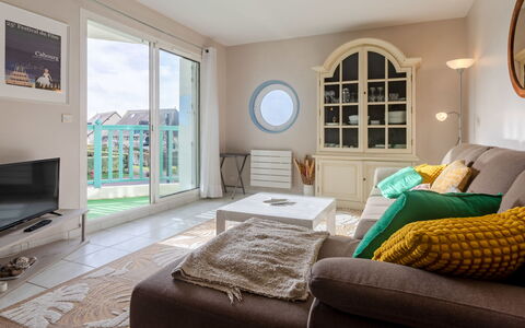 Le Belvédère: Propriété, Meubles, Fenêtre, Cadre, Confort, Vert, Bleu Azur, Bois, Design Intérieur, Sol
