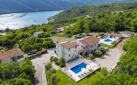 Villa Camellia: Vue Du Ciel, Recours, Photographie Aérienne, Piscine, Biens, Ville Resort, Eco Hôtel, Villa, Baie, Hôtel