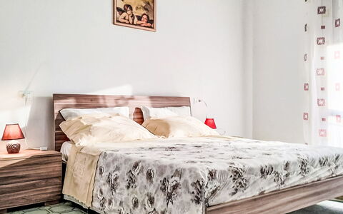 Patrizia: Meubles, Lit, Chambre, Bois, Drap De Lit, Literie, Linge, Design Intérieur, Textile, Sol