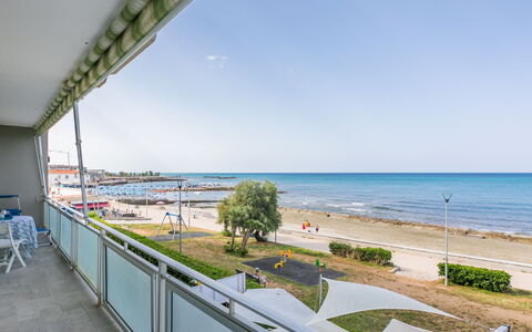 Massimo Beach House: Nuage, Ciel, Plante, Arecales, Ombre, Arbre, Cotiers Et Relief Océaniques, Loisir, Terrestre Des Plantes, Bateau