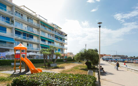 Massimo Beach House: Nuage, Ciel, Plante, Arecales, Ombre, Arbre, Cotiers Et Relief Océaniques, Loisir, Terrestre Des Plantes, Bateau