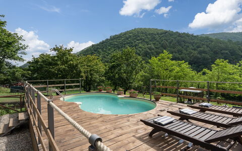 Locanda Di Alberi Without Kitchen: Nuage, L'Eau, Ciel, Ressources En Eau, Plante, La Nature, Arbre, Piscine, Paysage Naturel, Clôture