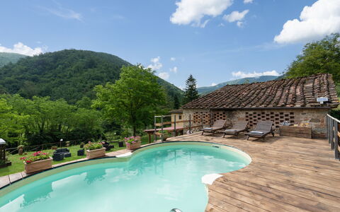 Locanda Di Alberi Without Kitchen: L'Eau, Nuage, Ciel, Propriété, Piscine, Arbre, Plante, Bâtiment, Montagne, Paysage Naturel