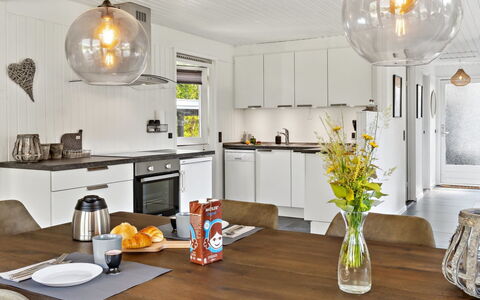 Thordgrim - 600M from the Sea: Design Intérieur, Luminaire, Meubles, Plafond, Bois, Lustre, Cuisine, Comptoir, Éclairage, Sol