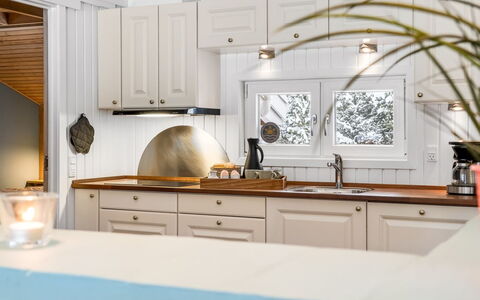 Valda - 1.5Km from the Sea: Design Intérieur, Bois, Meubles, Cuisine, Plafond, Sol, Éclairage, Comptoir, Appareil De Cuisine, Cabinetry