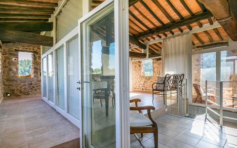 Sovicille 609: Porche, Bois, Design Intérieur, Faisceau, Sol, Sol, Fenêtre, Tache De Bois, Dur, Chalet