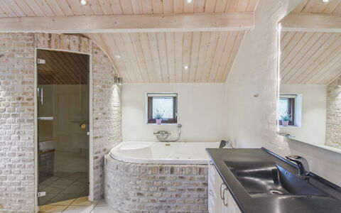 Ran - 1.5Km from the Sea: Bois, Domicile, Porche, Plate-Forme, Dur, Toit, Tache De Bois, Parquet, Eco Hôtel