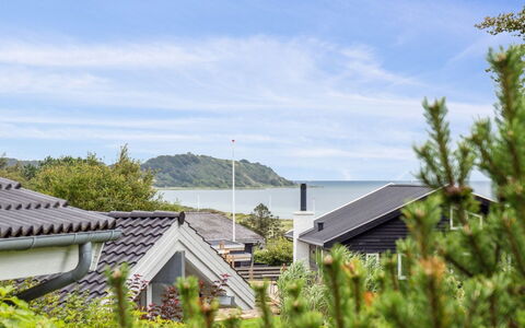 Lazorka - 200M from the Sea: Toit, Domicile, Porte, Chalet, Ombre, Siding, Cour, Biens, Arrière-Cour